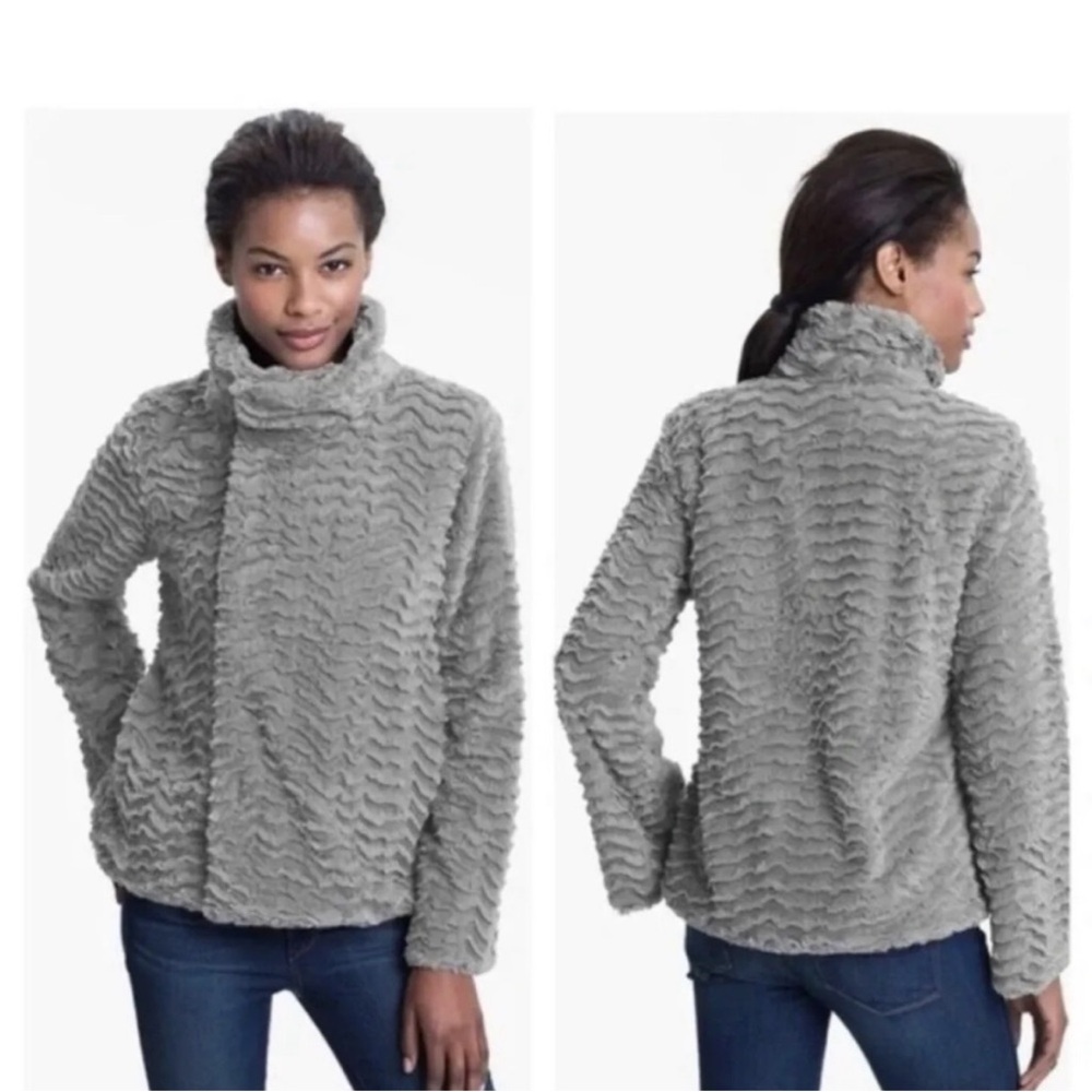 Patagonia Plush Textured Pullover Jacket in Light Gray